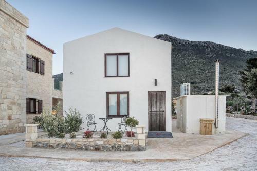 Kokkinon Khorion Villa Sleeps 16 With Pool And Air Con