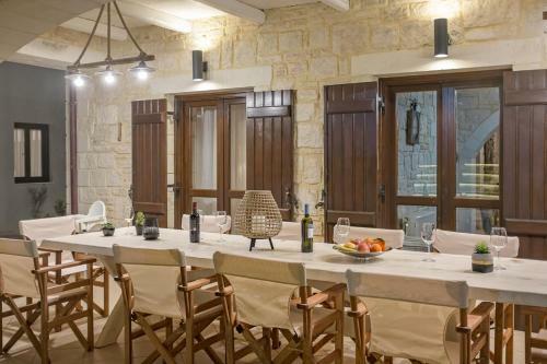Kokkinon Khorion Villa Sleeps 16 With Pool And Air Con