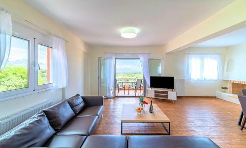 Aqua Mare Villa With Heated Pool