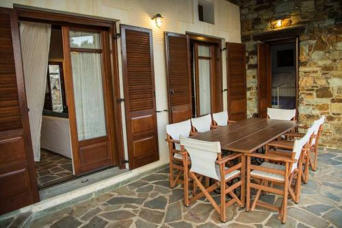 2ag252-house With A Pool In Andros