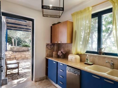 Vintage Holiday Home In Likorema With Terrace
