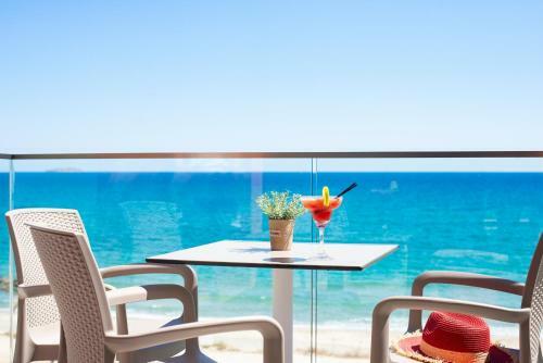 Hotel Acron Suites