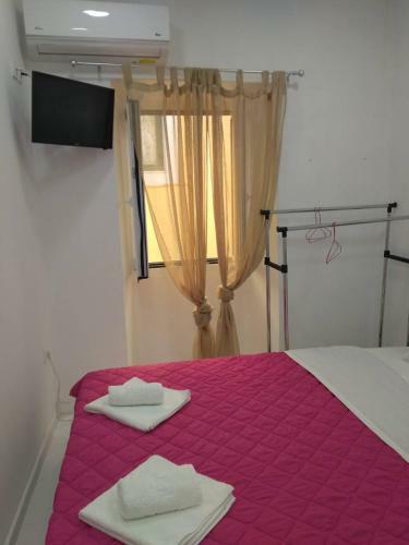 Hostal Tolos Budget Rooms Loggos
