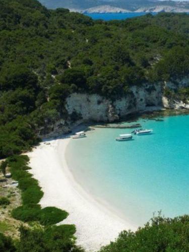 Hostal Tolos Budget Rooms Loggos