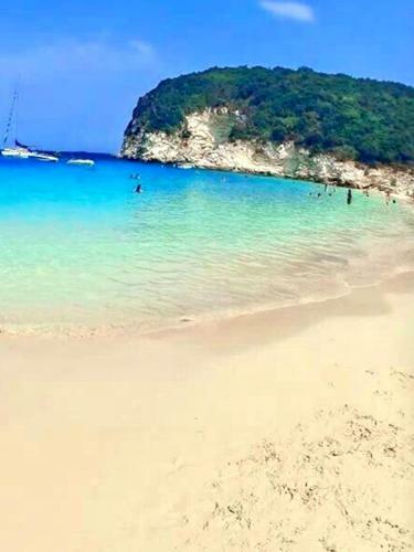 Hostal Tolos Budget Rooms Loggos