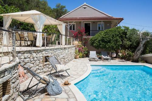 Chryssa Villa