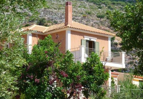 Lourdata Villa Sleeps 5 With Pool And Air Con