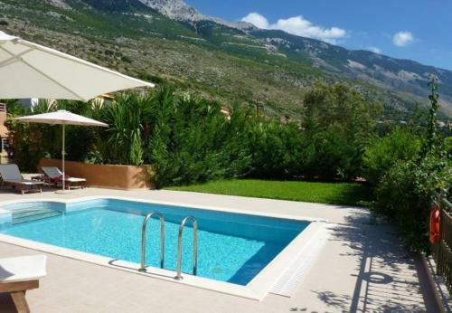 Lourdata Villa Sleeps 5 With Pool And Air Con