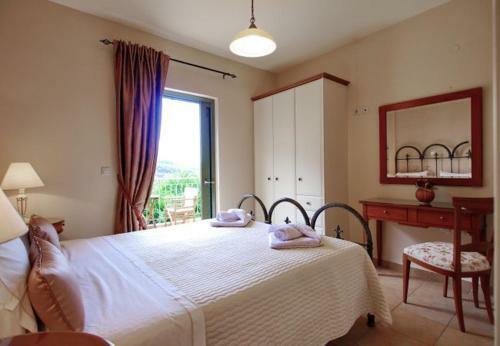 Lourdata Villa Sleeps 5 With Pool And Air Con