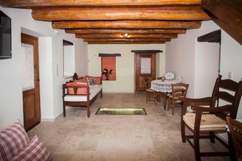 Villa Ariadne Traditional Home