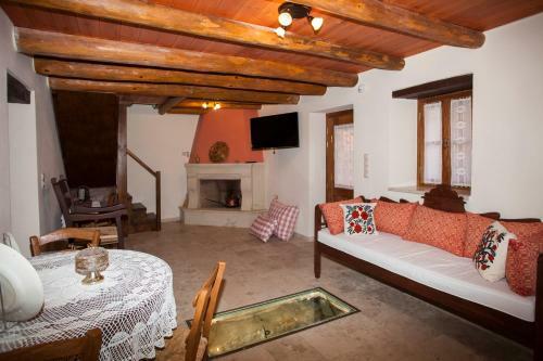 Villa Ariadne Traditional Home