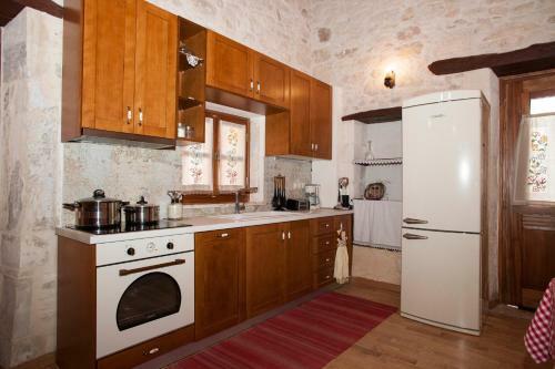 Villa Ariadne Traditional Home