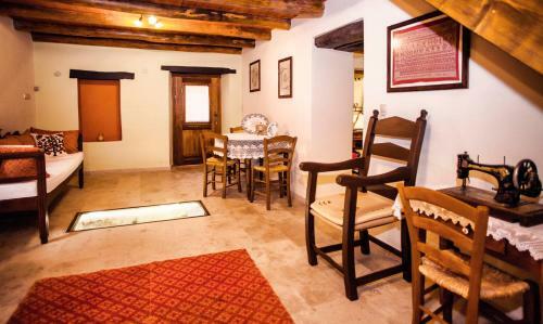 Villa Ariadne Traditional Home
