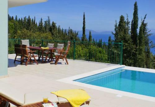 Matsoukata Villa Sleeps 6 With Pool And Air Con