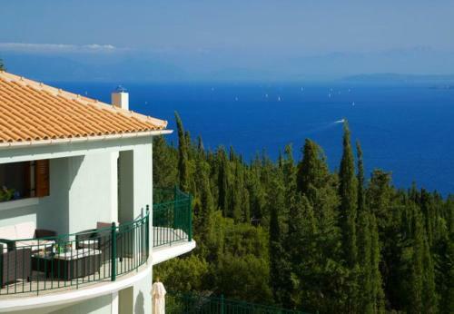 Matsoukata Villa Sleeps 6 With Pool And Air Con