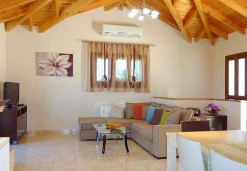Matsoukata Villa Sleeps 6 With Pool And Air Con