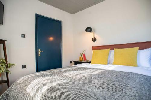 Hostal Philos Guesthouse