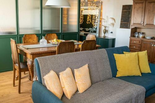 Hostal Philos Guesthouse