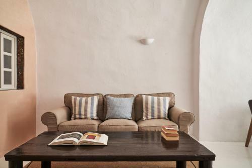 2 Bedroom Charming Villa With Outdoors Jacuzzi