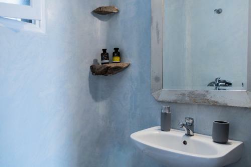 Gorgeous Cycladic Ortus Navy Villa With Pool 3bed & 2bath Sleeps 5!