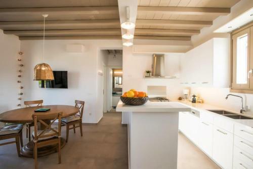 Villa Mykonos Bible 20