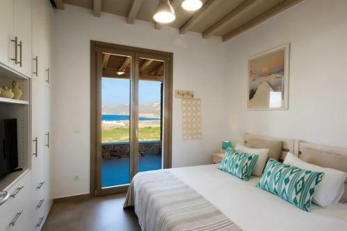 Villa Mykonos Bible 20