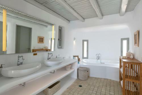 Black Diamond Luxurious Villa Mykonian Blue