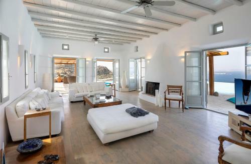 Black Diamond Luxurious Villa Mykonian Blue