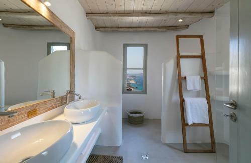 Black Diamond Luxurious Villa Mykonian Blue