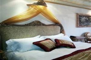 Qhotel