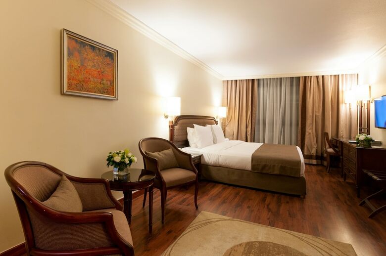 Le Commodore Hotel