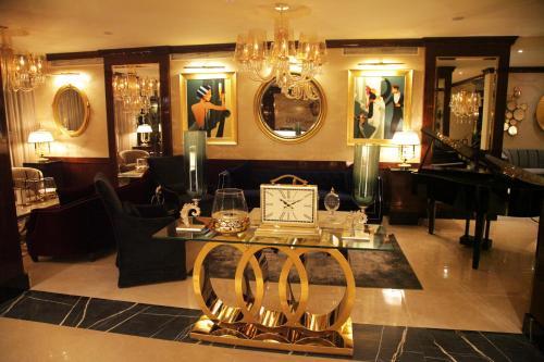 Honey House Hotel