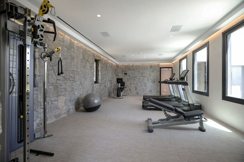 Hotel Aeonic Suites And Spa