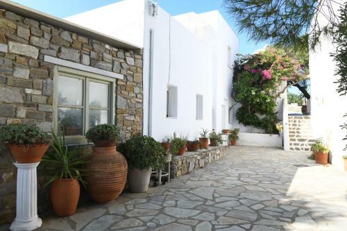 Cycladic House At The Suburbs Of Naousa
