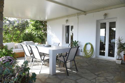 Cycladic House At The Suburbs Of Naousa