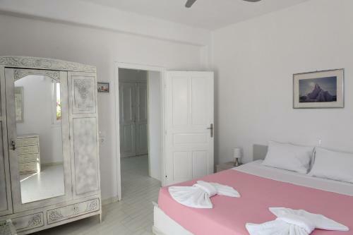 Cycladic House At The Suburbs Of Naousa