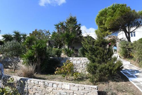 Cycladic House At The Suburbs Of Naousa