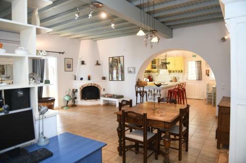 Cycladic House At The Suburbs Of Naousa