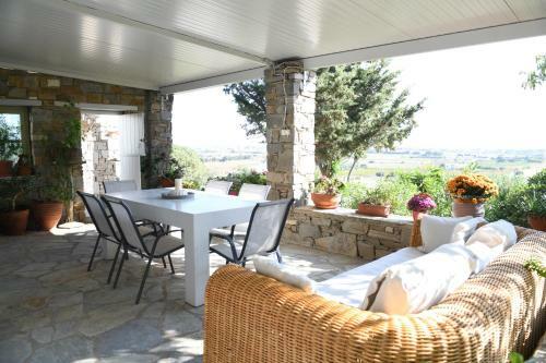 Cycladic House At The Suburbs Of Naousa