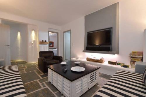 Triad Villas - Panoramic Three Villa Complex With Helipad