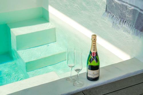 Hostal Thea Suites