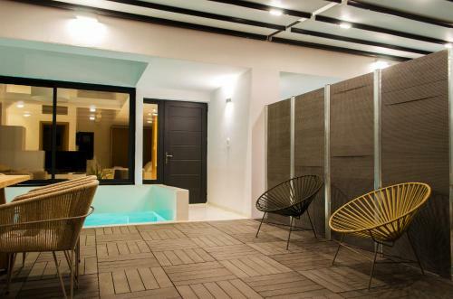 Hostal Thea Suites