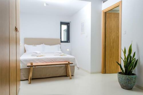 Hostal Thea Suites