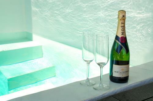 Hostal Thea Suites