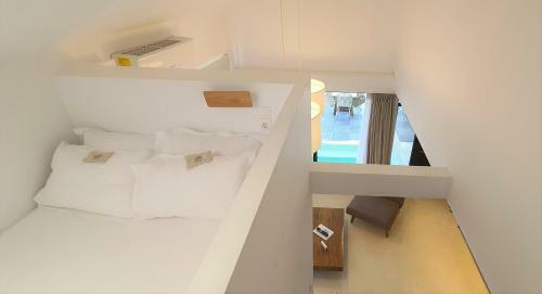 Hostal Thea Suites
