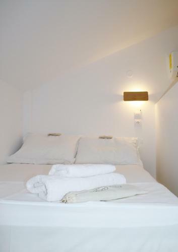 Hostal Thea Suites