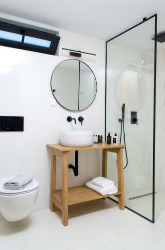 Hostal Thea Suites