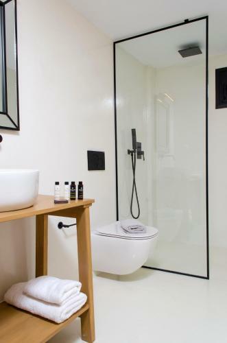 Hostal Thea Suites