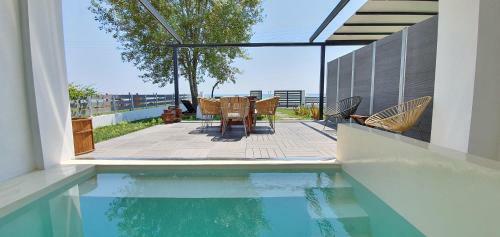 Hostal Thea Suites