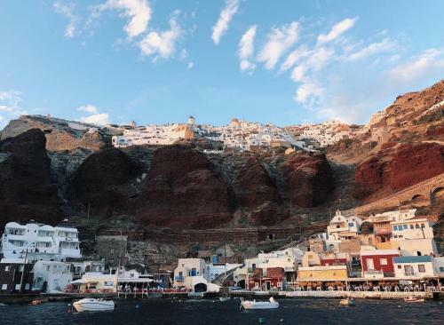 Fisherman's Nest In Ammoudi Bay/oia